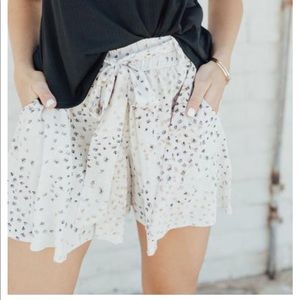 Carly Jean Los Angeles Linnette Shorts - S